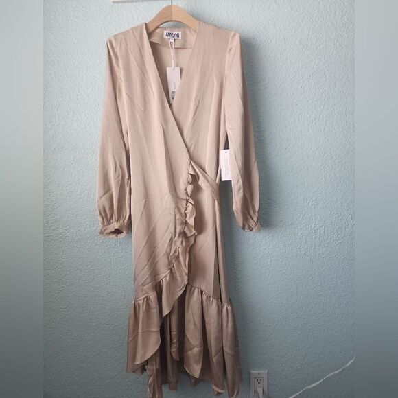 AMYLYNN wrap ruffled midi dress minimalist quiteluxe color cream small size - Picture 9 of 13